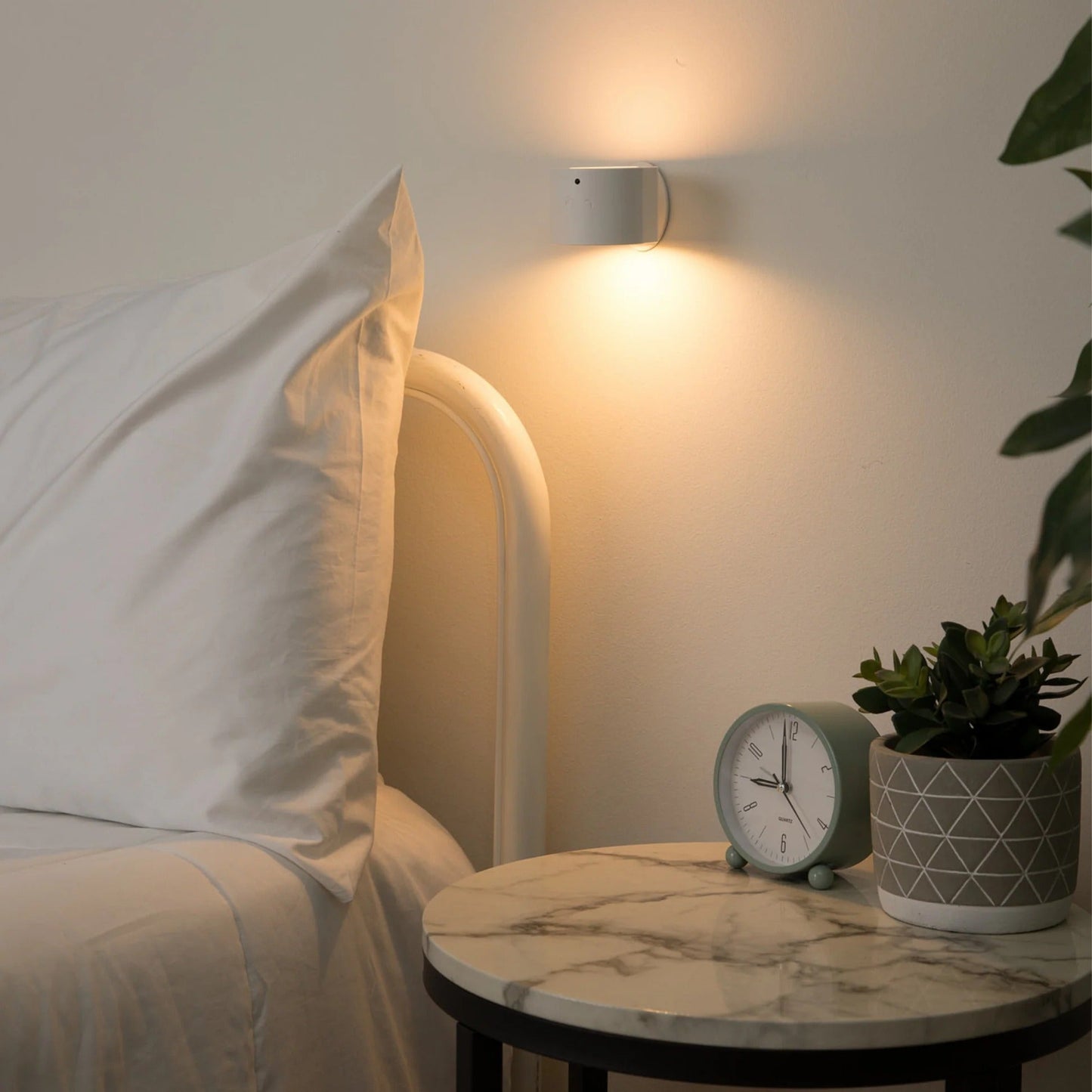 Wireless LED Wall Light