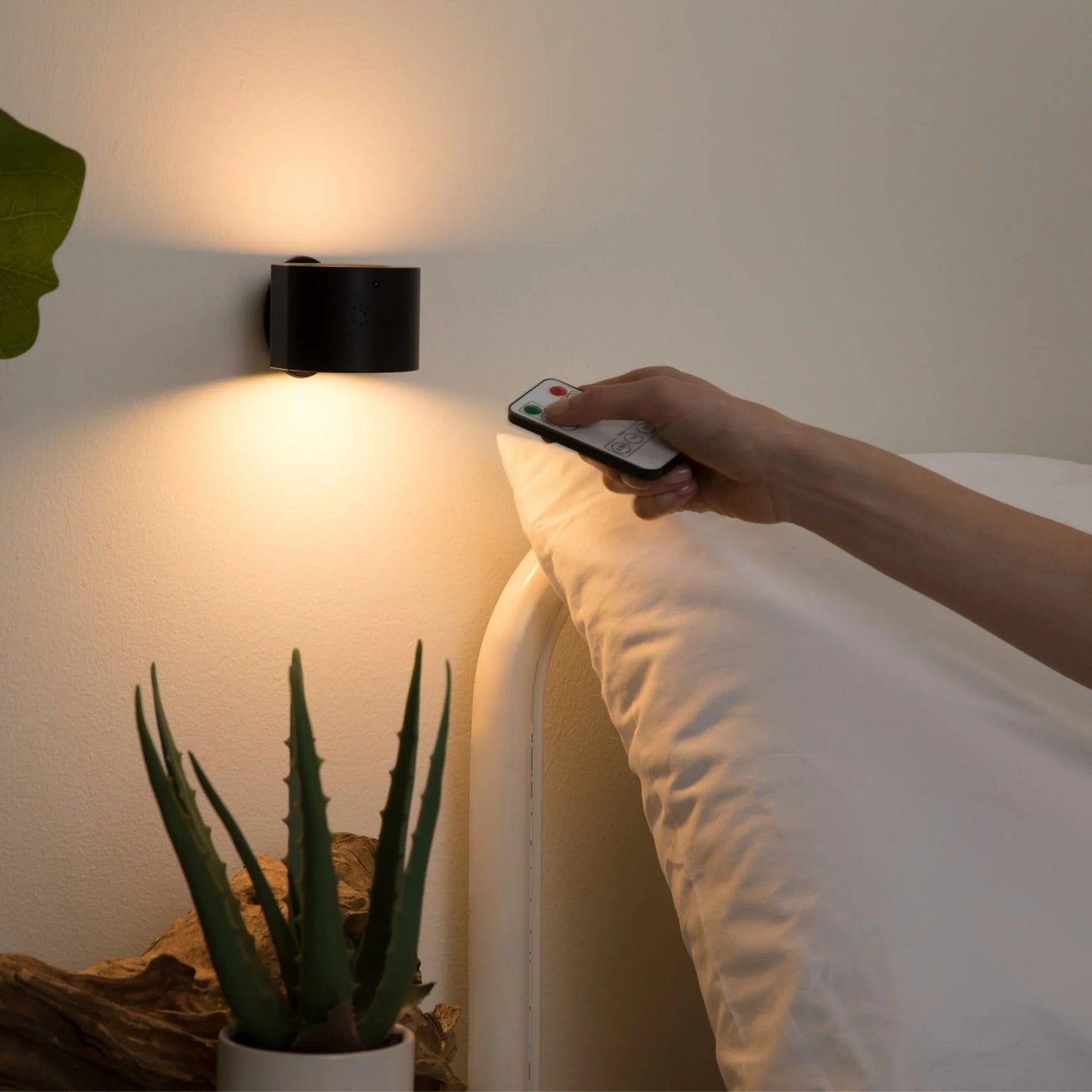 Wireless LED Wall Light