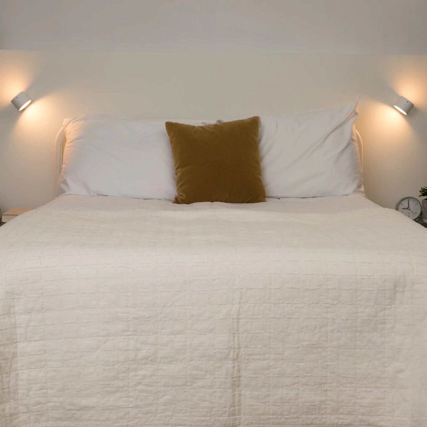 Wireless LED Wall Light