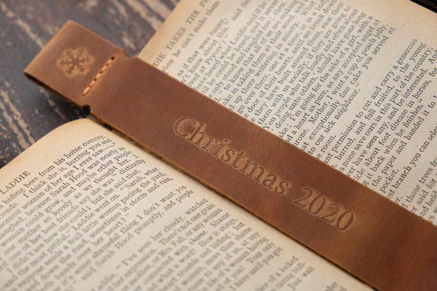 Feifeitech™ Personalized Leather Bookmark